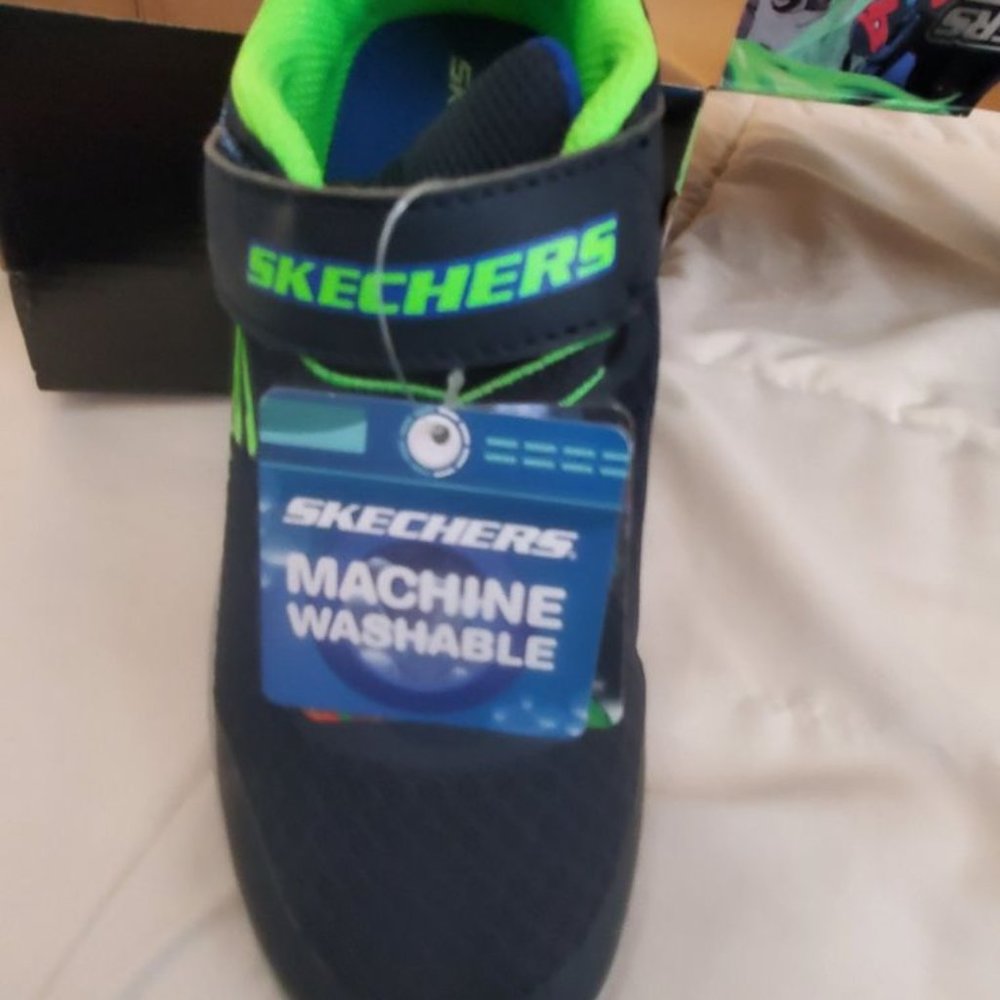 Skechers Boys Shoes-(NEW) Size 1.5